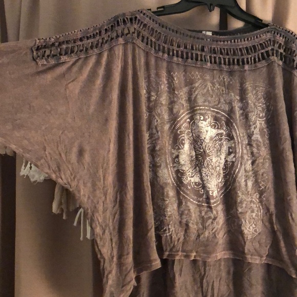 Flowy trapeze shirt with cut outs - Picture 2 of 5